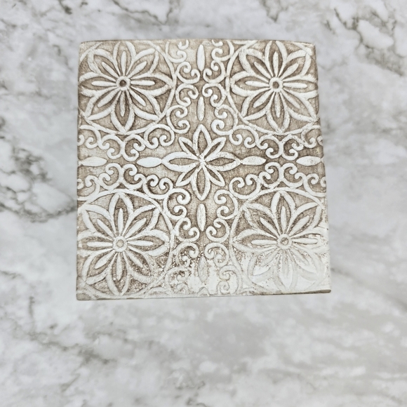 Bathroom Accessories, Toothbrush Holder, and Tumbler - Picture 3 of 12